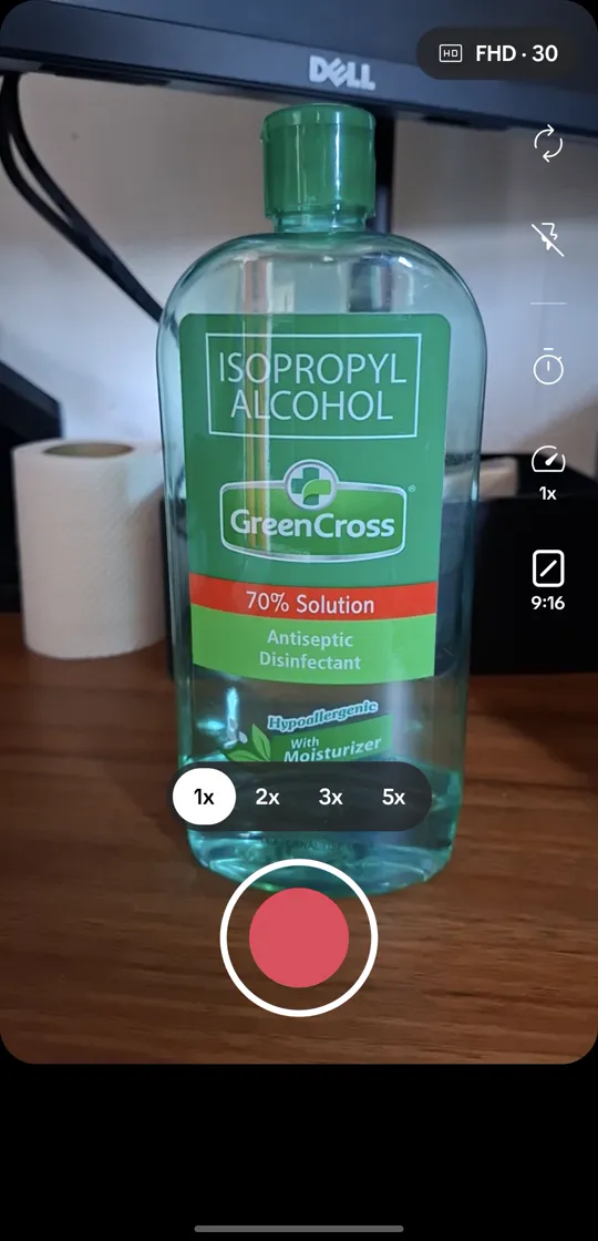 Cutly's camera: zoom stops at 1x, 2x, 3x and 5x above a red record button